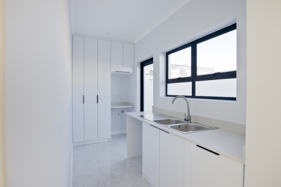 5 Bedroom Property for Sale in Sandown Western Cape